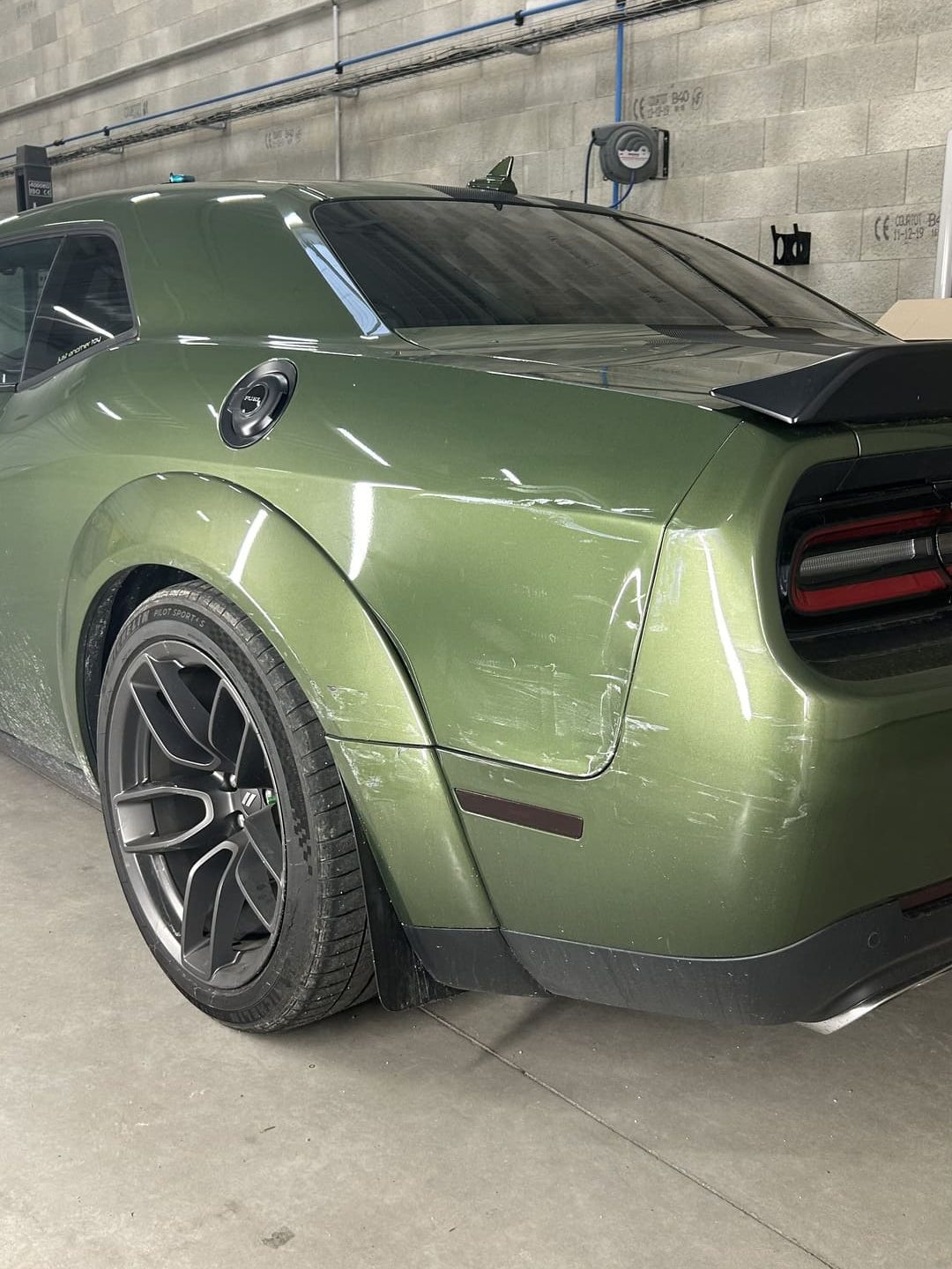 Véhicule abimé avant intervention de la carrosserie DEVINAST