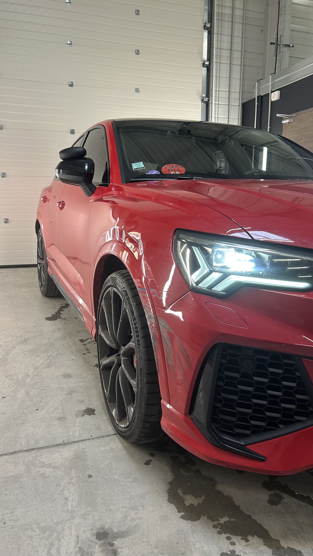 Véhicule abimé avant intervention de la carrosserie DEVINAST