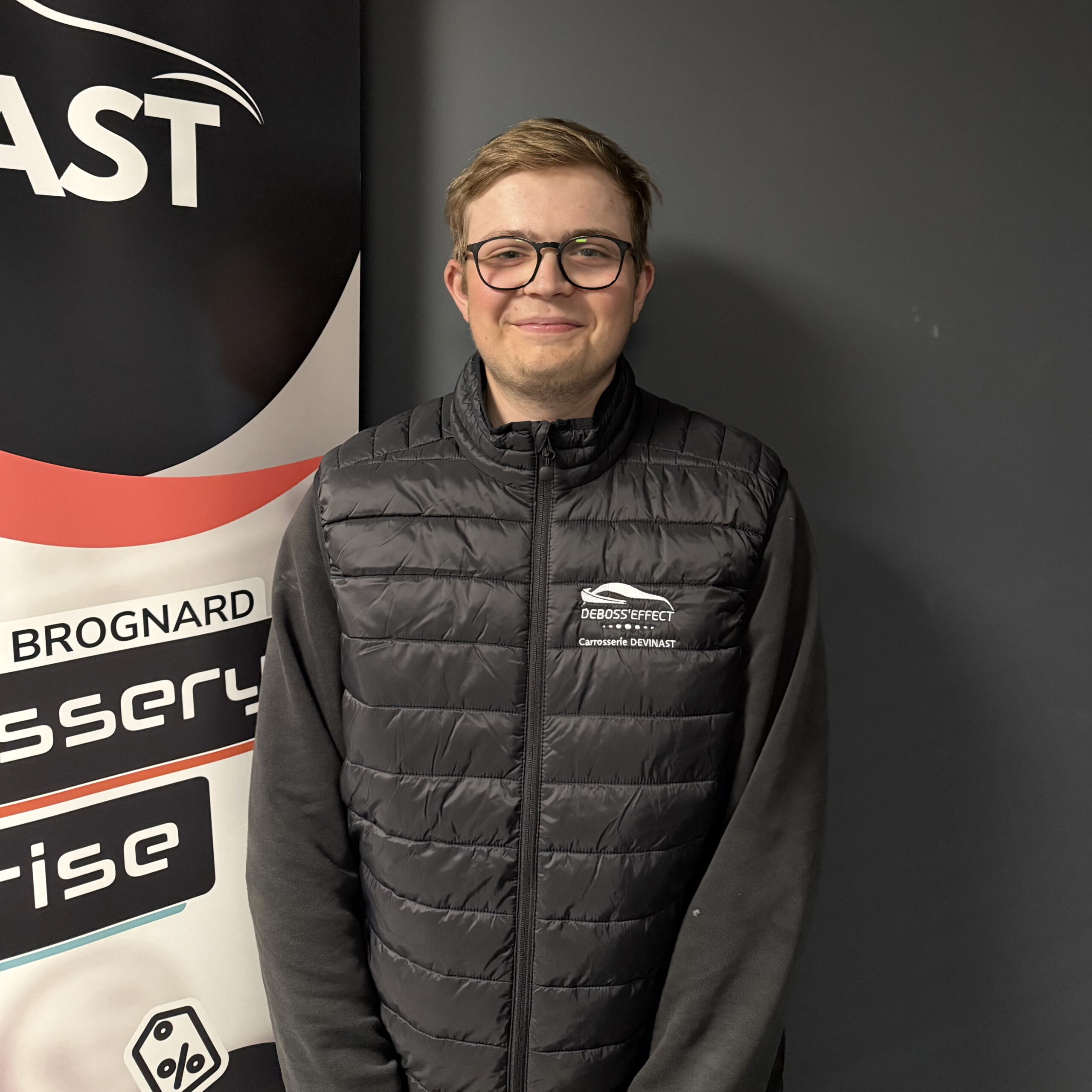 Florentin, apprenti carrossier à la Carrosserie Devinast à Brognard