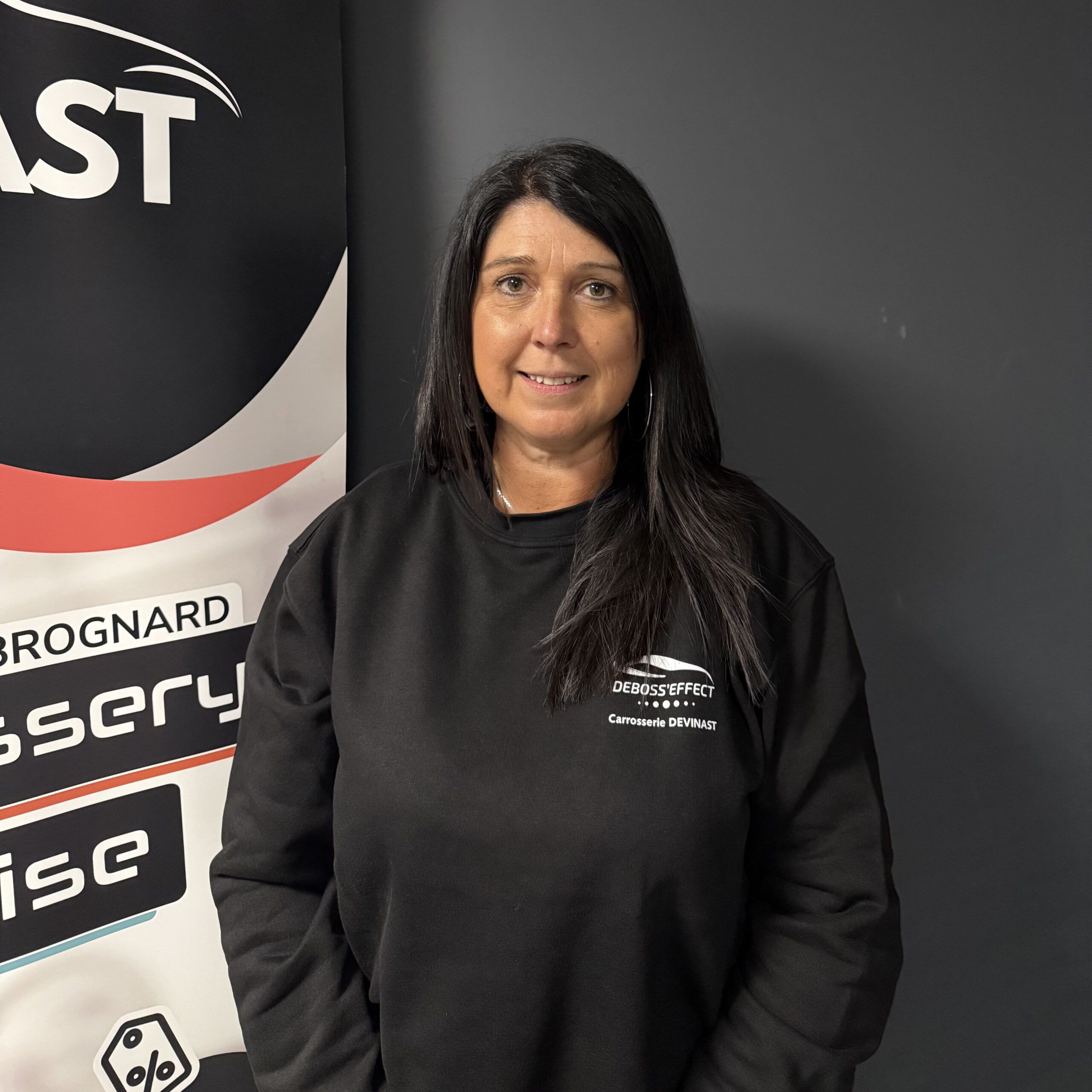 Stéphanie, responsable administrative et financière de la Carrosserie Devinast à Brognard
